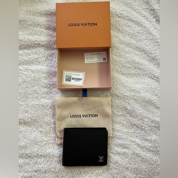 Authentic LOUIS VUITTON MULTIPLE WALLET M30295 TAIGA - Picture 11 of 12